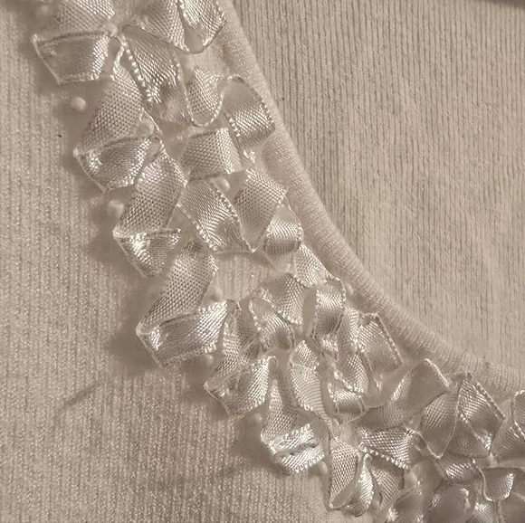 Chic White Ruffled Sleeve Ribbed Blouse - Picture 4 of 5